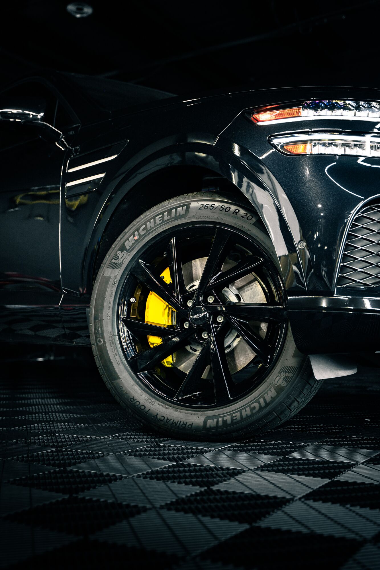 Genesis GV80 wheel with yellow brake calipers